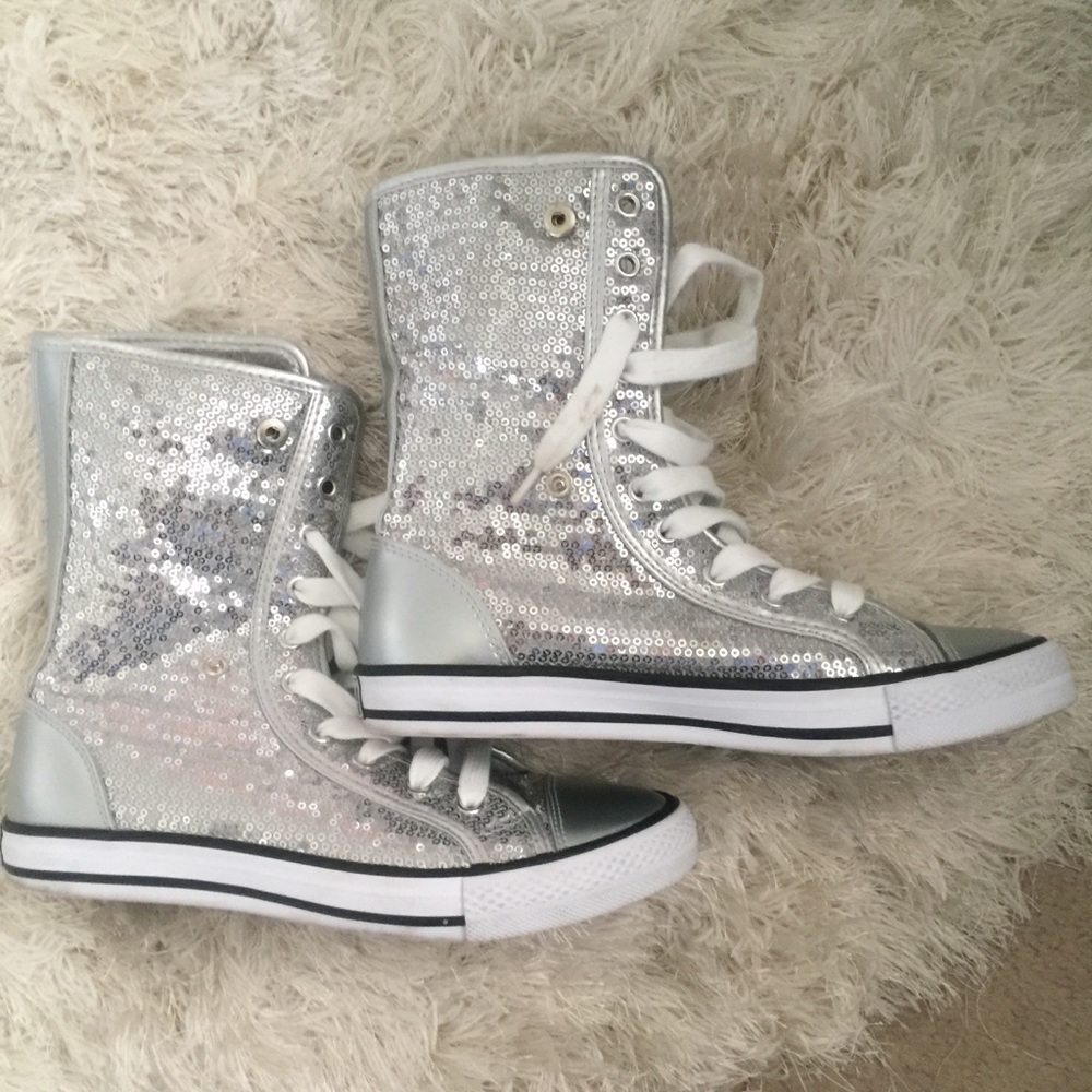Beautiful silver sequin snickers - Picture 5 of 5